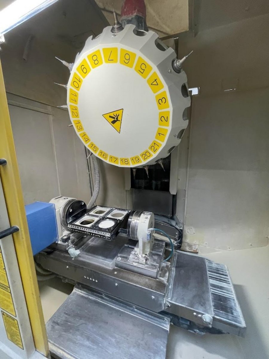 Centre d'usinage vertical Fanuc Robodrill T21iE en excellent état [vendu]