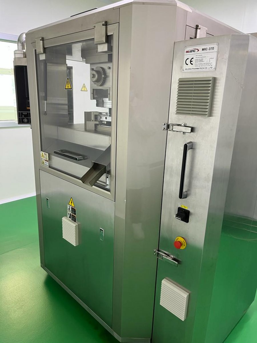 Presse à comprimés Sejong MRC 37D en très bon état à vendre [vendue]