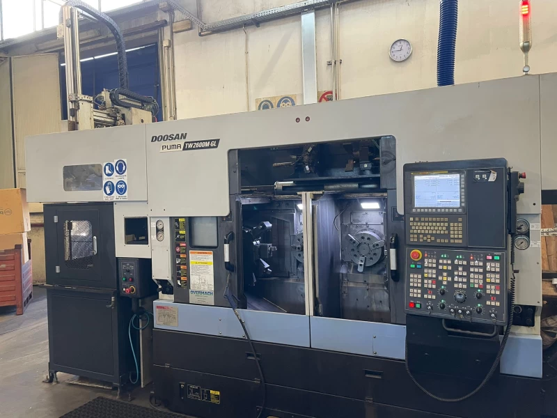 Tour CNC DOOSAN Puma TW2600M GL en excellent état, prêt pour la production automatisée avec Gantry Loader
