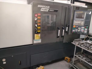 Tour CNC Doosan Puma 2600 LY avec axe Y et outils motorisés